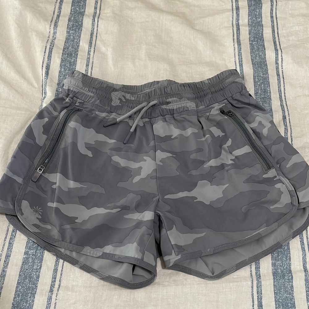 athleta girl all play 3’’ short grey camo